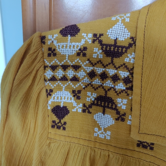 Faherty Yellow Embroidered Women's Top - Picture 7 of 8